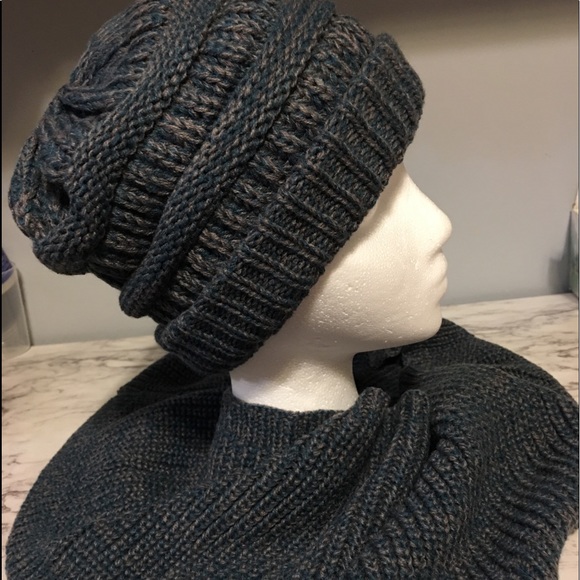 Swiss Elite cable knit beanie and infinity scarf - Picture 3 of 6